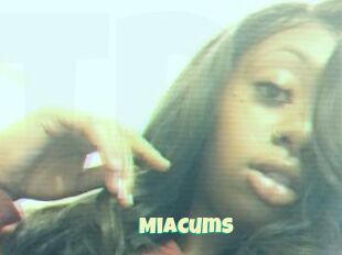 MiaCums